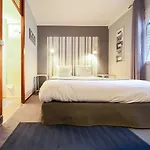 Azur Centre Hotell 3*