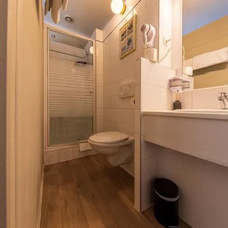 Azur Otel 2*