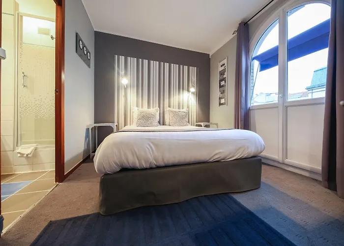 Azur Centre Hotel 3*